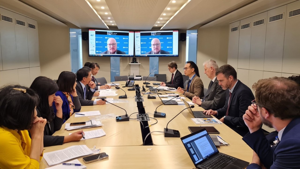 ĐOÀN NGHIÊN CỨU KHẢO SÁT CỦA BỘ NỘI VỤ TẠI VƯƠNG QUỐC ANH VÀ CỘNG HÒA PHÁP