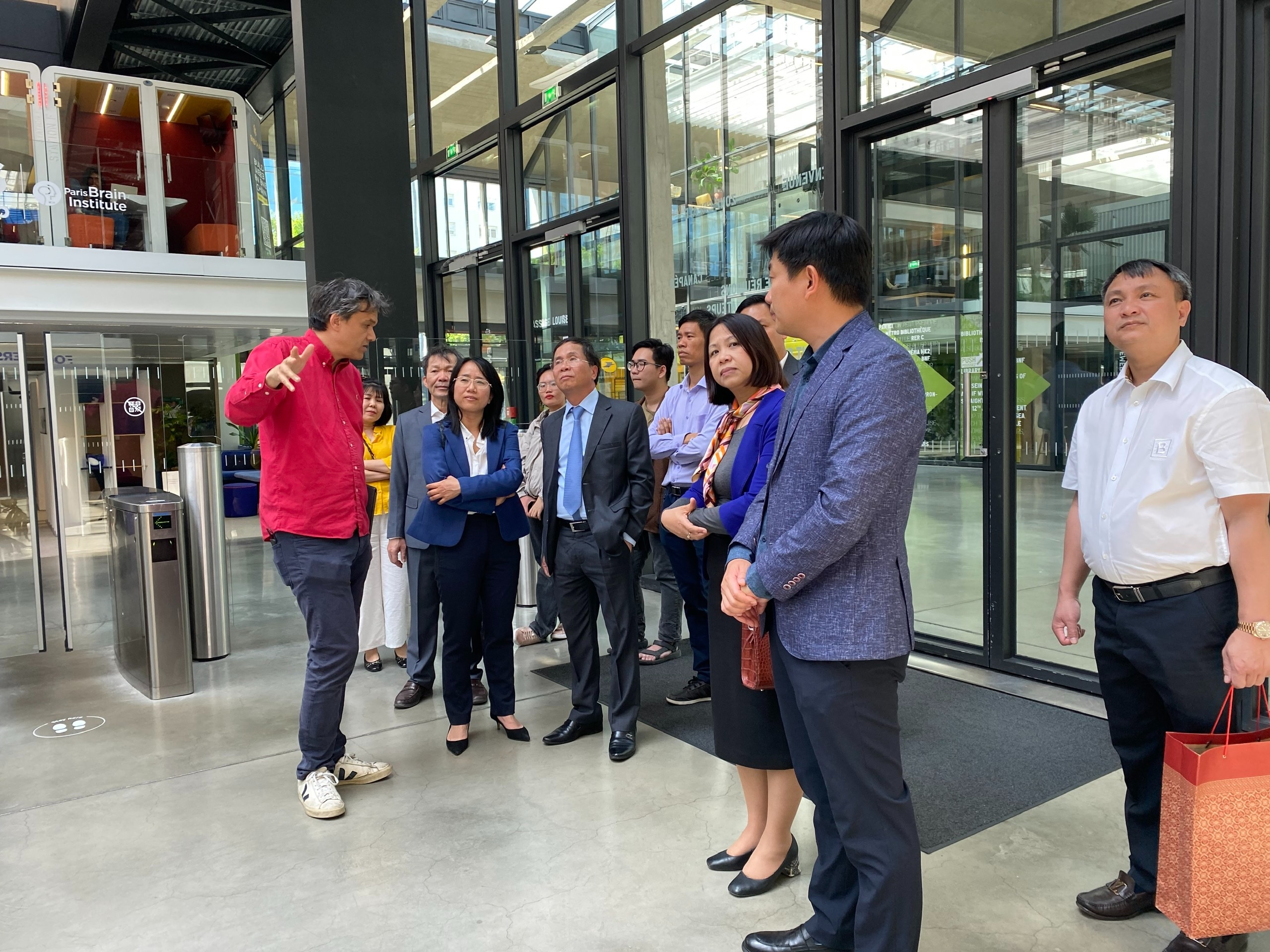 ĐOÀN NGHIÊN CỨU KHẢO SÁT CỦA BỘ NỘI VỤ TẠI VƯƠNG QUỐC ANH VÀ CỘNG HÒA PHÁP