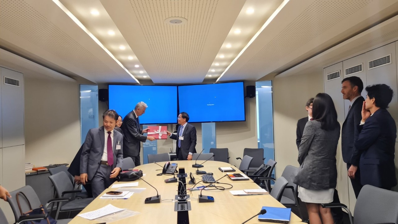 ĐOÀN NGHIÊN CỨU KHẢO SÁT CỦA BỘ NỘI VỤ TẠI VƯƠNG QUỐC ANH VÀ CỘNG HÒA PHÁP