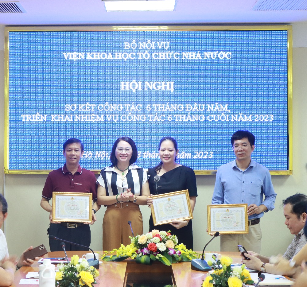 Hội nghị sơ kết 6 tháng đầu năm và triển khai nhiệm vụ công tác 6 tháng cuối năm 2023 của Viện Khoa học tổ chức nhà nước