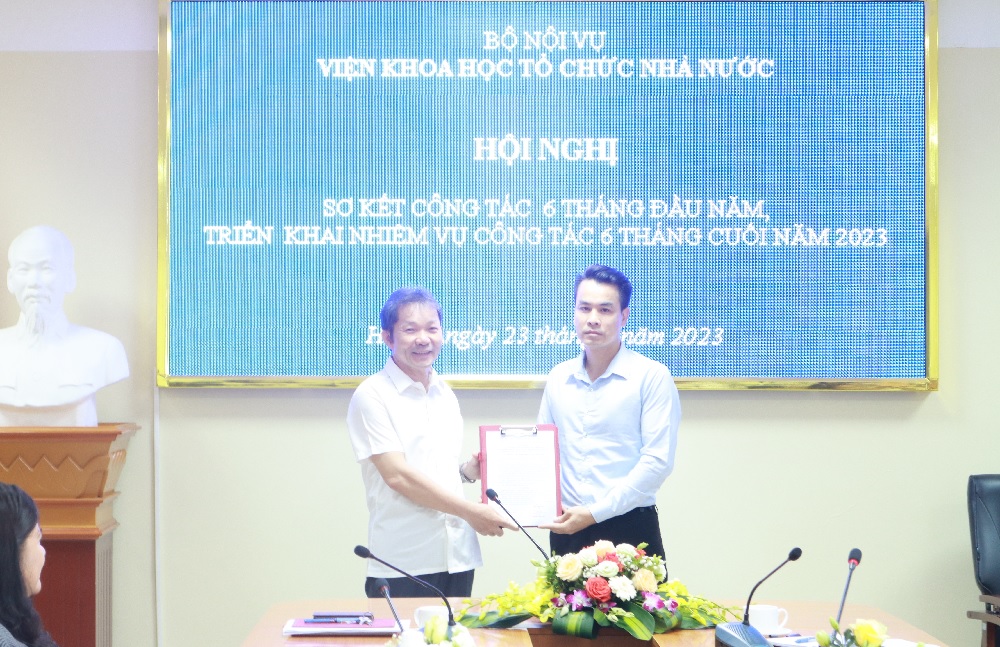 Hội nghị sơ kết 6 tháng đầu năm và triển khai nhiệm vụ công tác 6 tháng cuối năm 2023 của Viện Khoa học tổ chức nhà nước