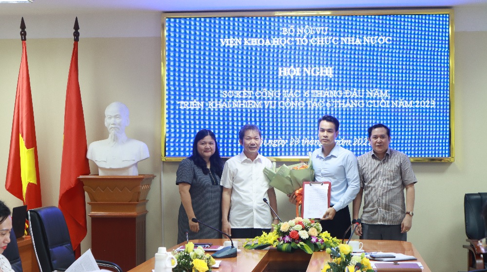 Hội nghị sơ kết 6 tháng đầu năm và triển khai nhiệm vụ công tác 6 tháng cuối năm 2023 của Viện Khoa học tổ chức nhà nước