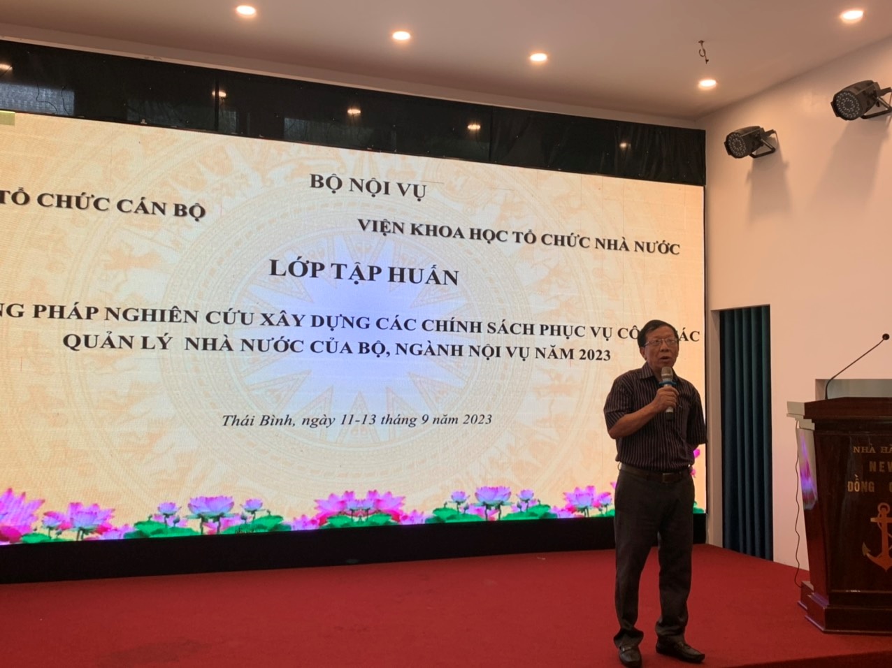 Lớp bồi dưỡng phương pháp nghiên cứu xây dựng các chính sách phục vụ công tác quản lý nhà nước của Bộ ngành Nội vụ năm 2023