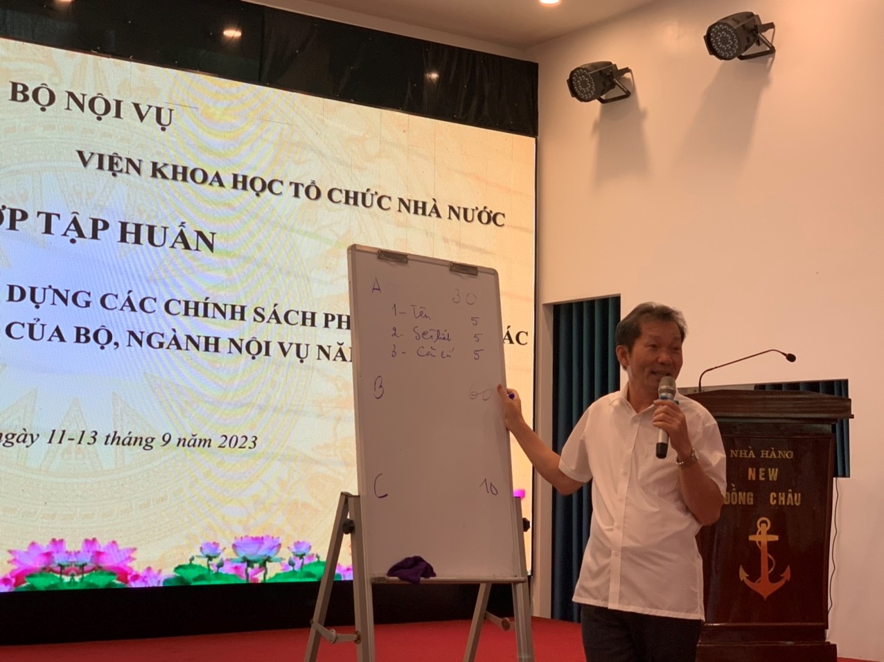 Lớp bồi dưỡng phương pháp nghiên cứu xây dựng các chính sách phục vụ công tác quản lý nhà nước của Bộ ngành Nội vụ năm 2023