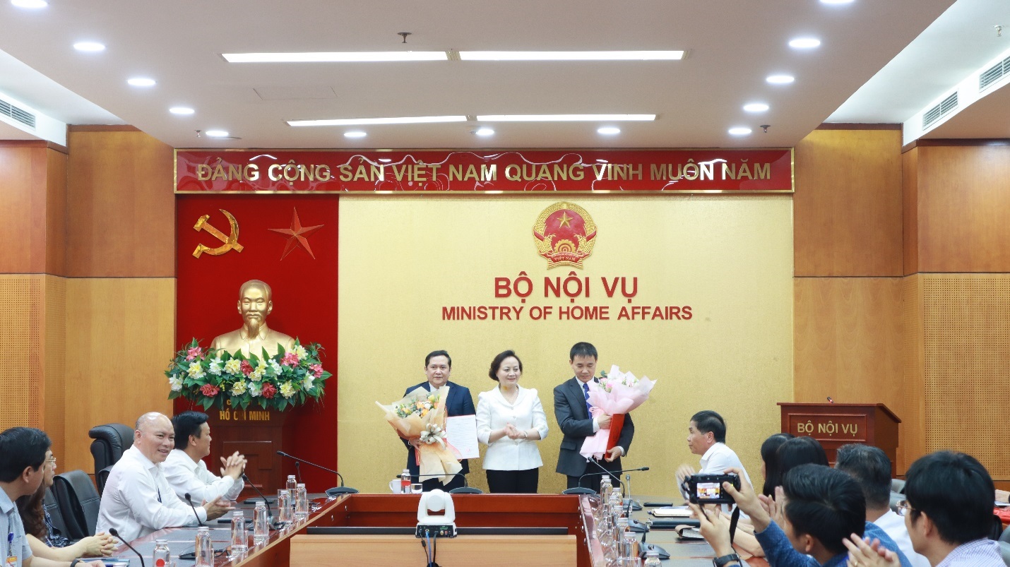 Lễ công bố và trao Quyết định bổ nhiệm Viện trưởng và Phó Viện trưởng Viện Khoa học tổ chức nhà nước