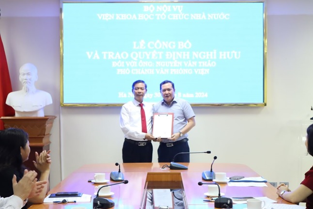 Lễ công bố và trao Quyết định nghỉ hưu đối với ông Nguyễn Văn Thảo  Phó Chánh Văn phòng Viện Khoa học tổ chức nhà nước