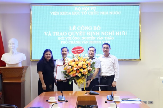 Lễ công bố và trao Quyết định nghỉ hưu đối với ông Nguyễn Văn Thảo  Phó Chánh Văn phòng Viện Khoa học tổ chức nhà nước