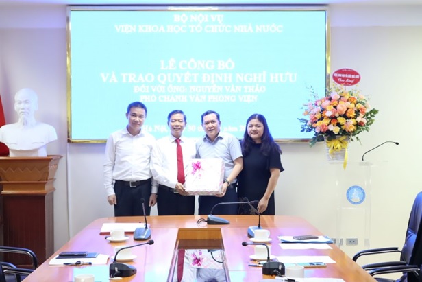 Lễ công bố và trao Quyết định nghỉ hưu đối với ông Nguyễn Văn Thảo  Phó Chánh Văn phòng Viện Khoa học tổ chức nhà nước