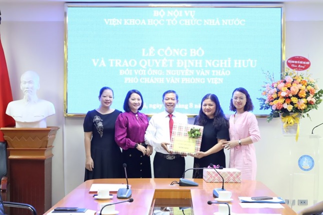 Lễ công bố và trao Quyết định nghỉ hưu đối với ông Nguyễn Văn Thảo  Phó Chánh Văn phòng Viện Khoa học tổ chức nhà nước