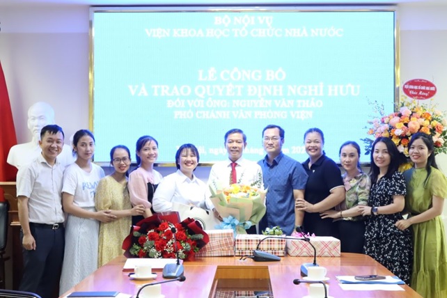 Lễ công bố và trao Quyết định nghỉ hưu đối với ông Nguyễn Văn Thảo  Phó Chánh Văn phòng Viện Khoa học tổ chức nhà nước