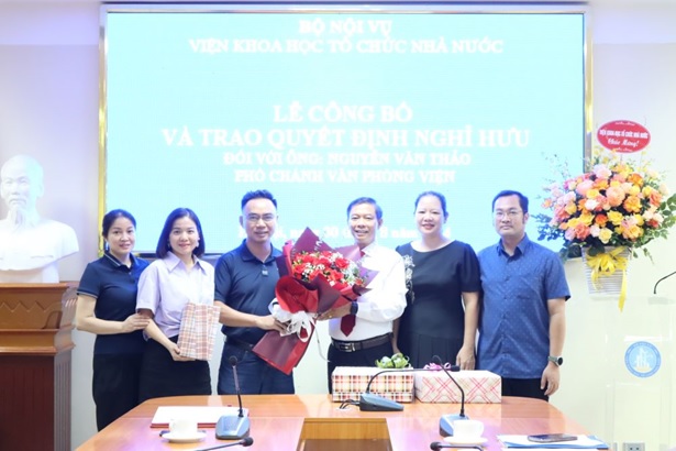 Lễ công bố và trao Quyết định nghỉ hưu đối với ông Nguyễn Văn Thảo  Phó Chánh Văn phòng Viện Khoa học tổ chức nhà nước