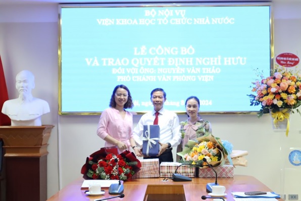 Lễ công bố và trao Quyết định nghỉ hưu đối với ông Nguyễn Văn Thảo  Phó Chánh Văn phòng Viện Khoa học tổ chức nhà nước