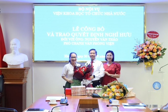 Lễ công bố và trao Quyết định nghỉ hưu đối với ông Nguyễn Văn Thảo  Phó Chánh Văn phòng Viện Khoa học tổ chức nhà nước