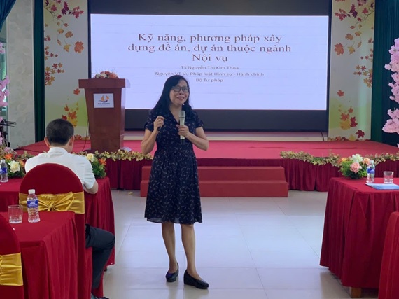 Lớp bồi dưỡng “Phương pháp nghiên cứu xây dựng các chính sách phục vụ công tác quản lý nhà nước của Bộ ngành Nội vụ cho công chức viên chức Bộ Nội vụ” năm 2024