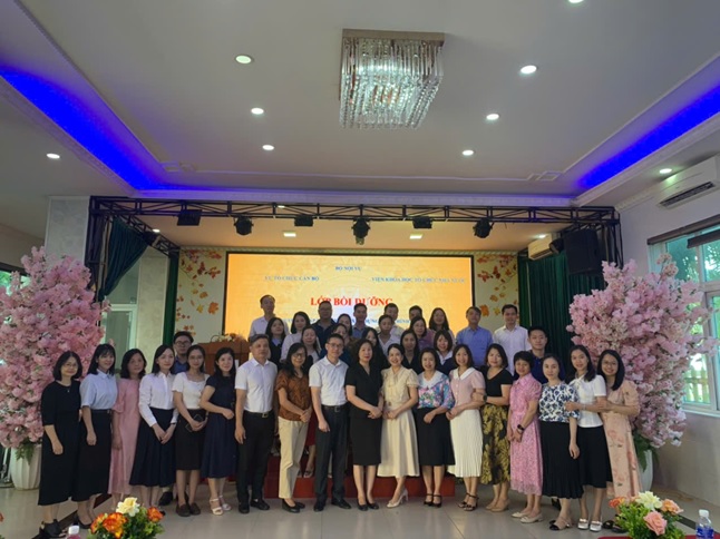 Lớp bồi dưỡng “Phương pháp nghiên cứu xây dựng các chính sách phục vụ công tác quản lý nhà nước của Bộ ngành Nội vụ cho công chức viên chức Bộ Nội vụ” năm 2024