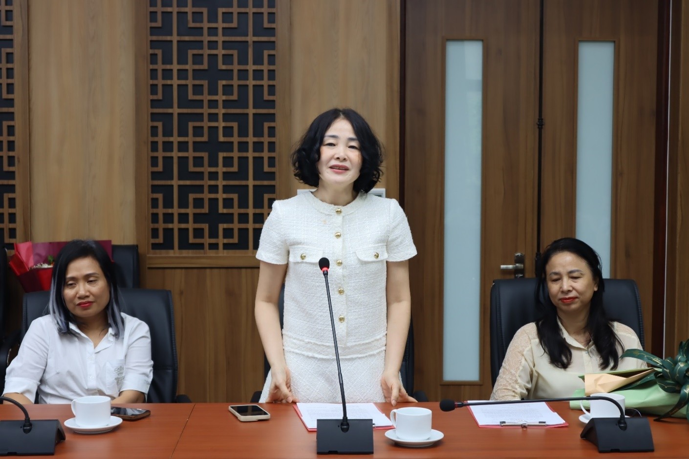 Lễ công bố và trao quyết định về công tác cán bộ