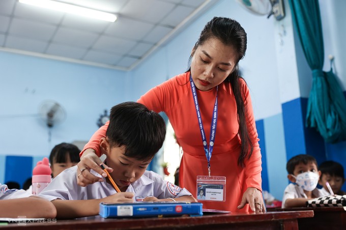 Giao quyền tuyển dụng giáo viên cho Sở Giáo dục