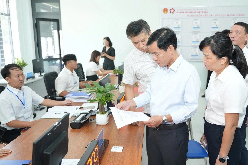 Chính phủ đốc thúc giải quyết chính sách cho cán bộ nghỉ việc sau sáp nhập