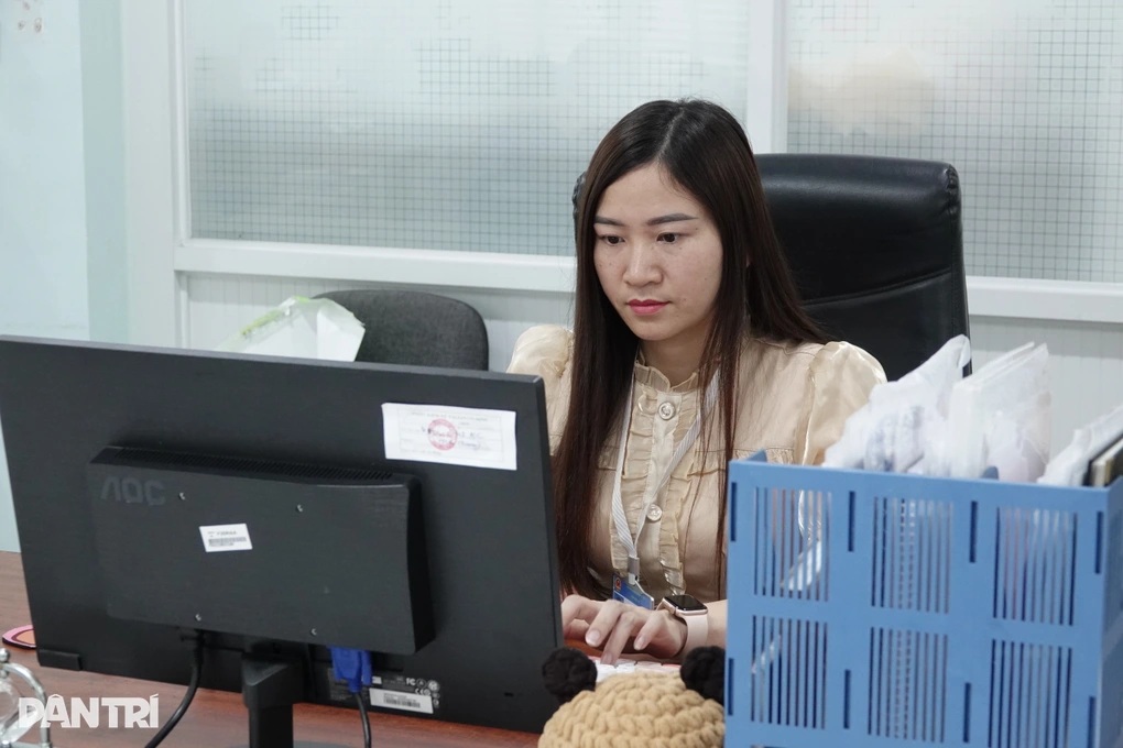 Cho phép viên chức “chân trong chân ngoài” để xã hội có thêm người tài