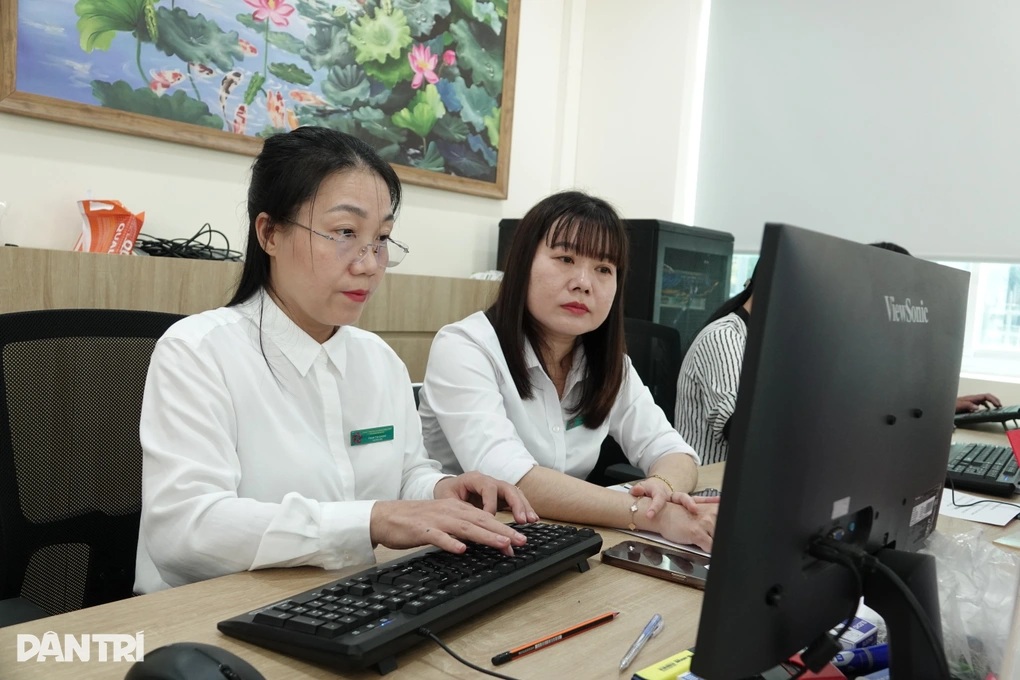 Cho phép viên chức “chân trong chân ngoài” để xã hội có thêm người tài