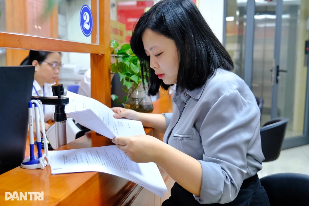 Cho phép viên chức “chân trong chân ngoài” để xã hội có thêm người tài