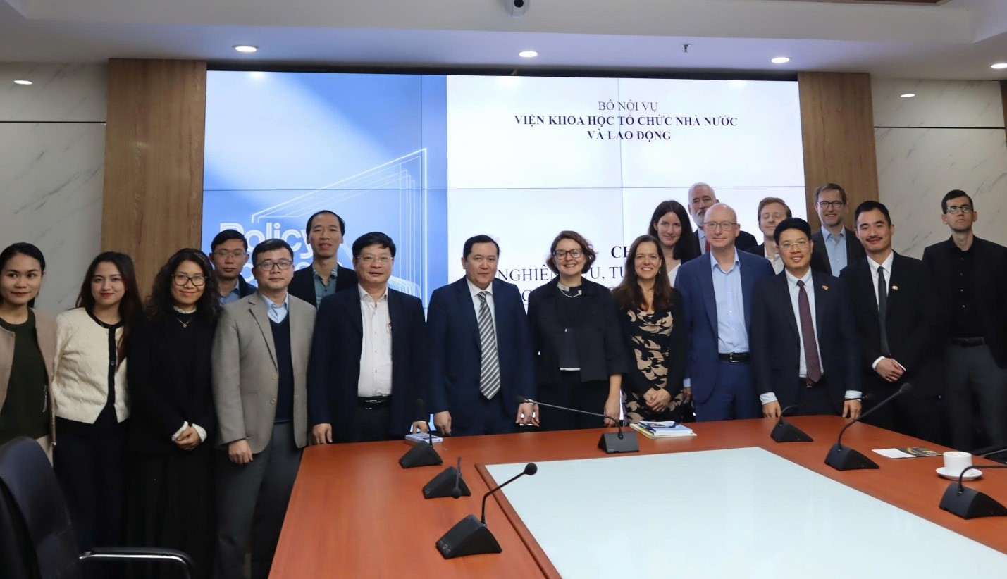 VIỆN KHOA HỌC TỔ CHỨC NHÀ NƯỚC VÀ LAO ĐỘNG LÀM VIỆC VỚI ĐOÀN CÔNG TÁC THỤY SĨ