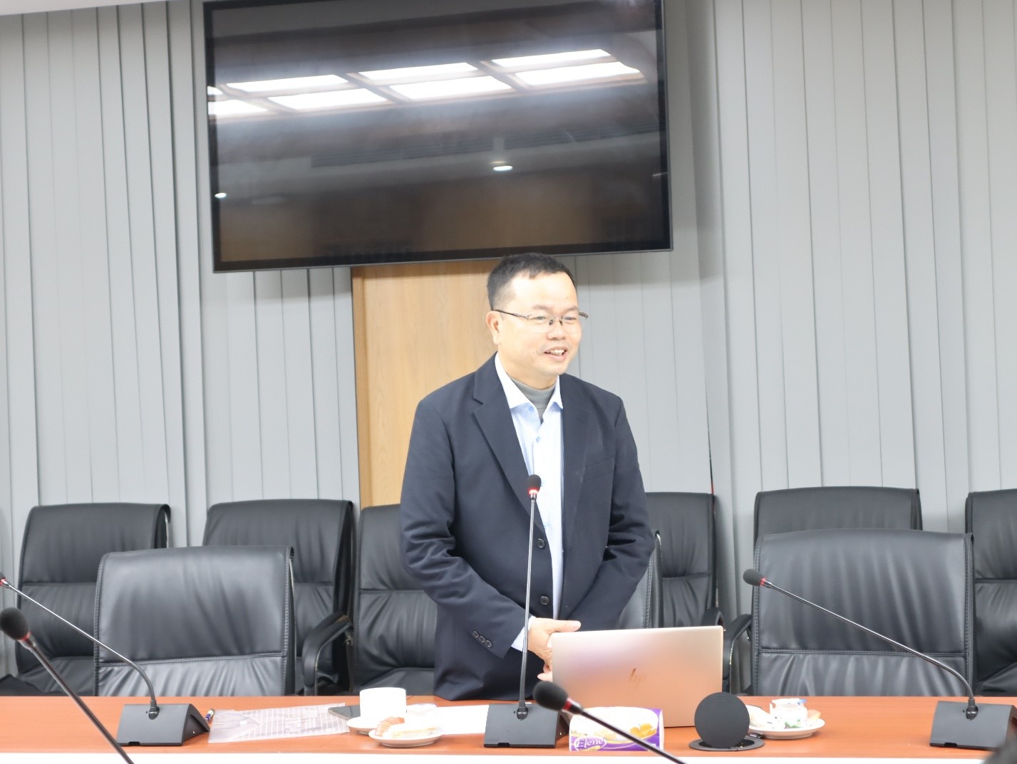 Nghiệm thu đề tài “Phân cấp quản lý ngân sách nhà nước giữa Trung ương và thành phố trực thuộc Trung ương - nghiên cứu trường hợp Thành phố Hồ Chí Minh”