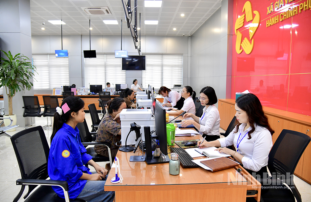 NHỮNG THÁCH THỨC TRONG ĐỔI MỚI TỔ CHỨC  VÀ HOẠT ĐỘNG CỦA CHÍNH QUYỀN CẤP XÃ TRONG BỐI CẢNH  TỔ CHỨC CHÍNH QUYỀN 2 CẤP Ở VIỆT NAM